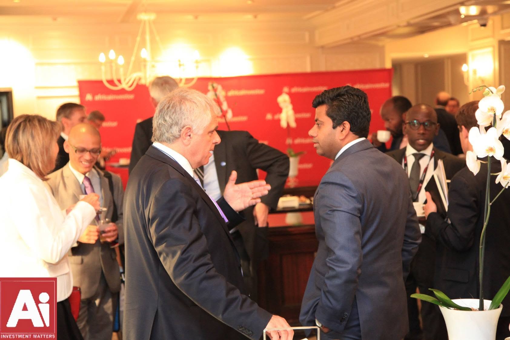 Delegates networking at the forum